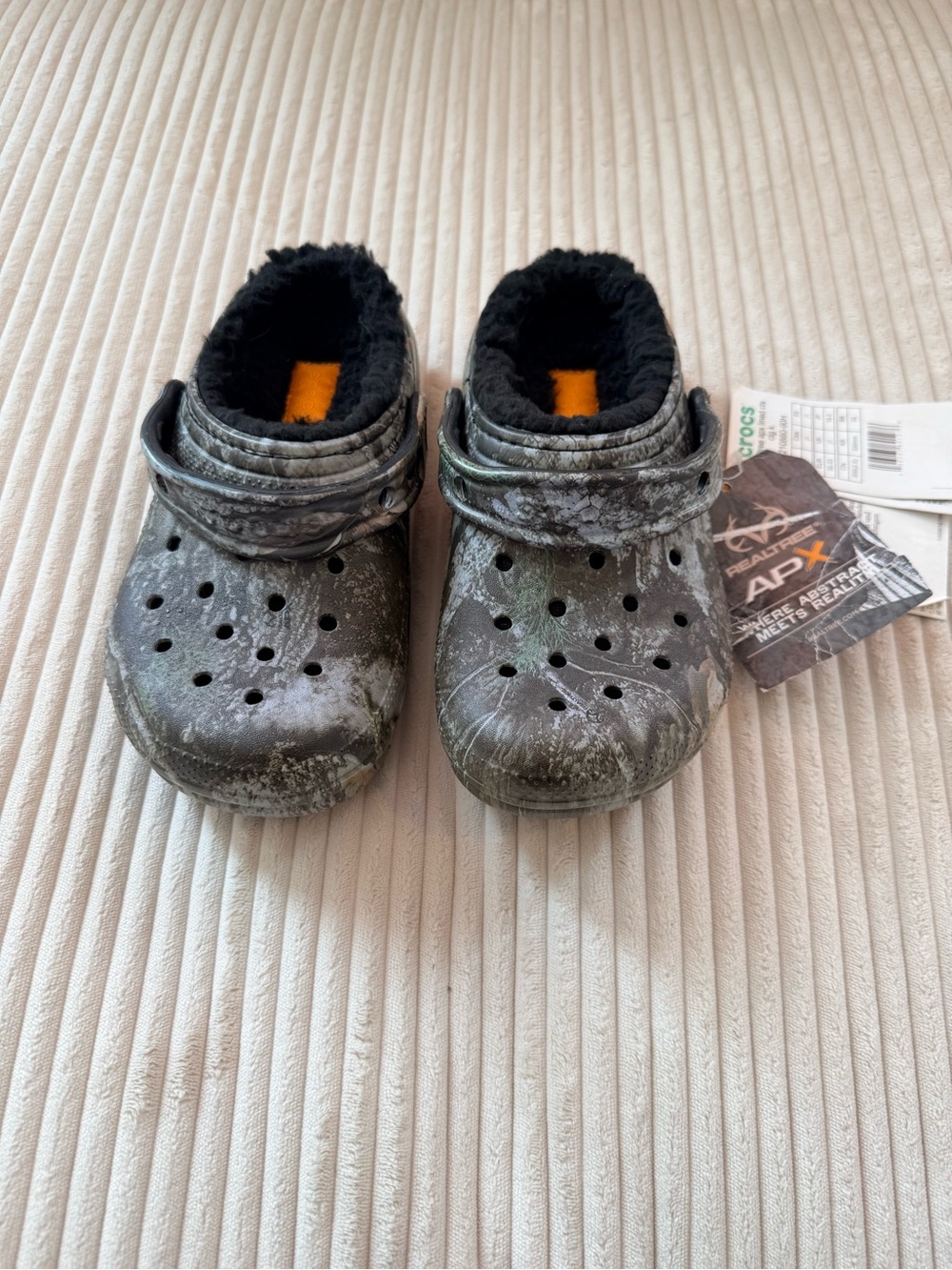 Crocs Realtree APX Kid’s Fleece Lined Clogs J1